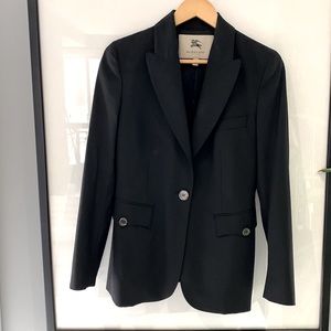 Women’s Burberry black one button fitted blazer. Size US6. Great condition.